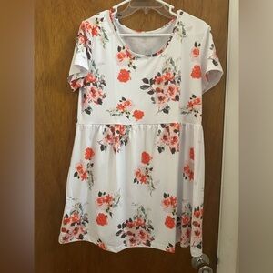 Women’s Maternity White Floral Short Sleeve Shirt with Coral Roses